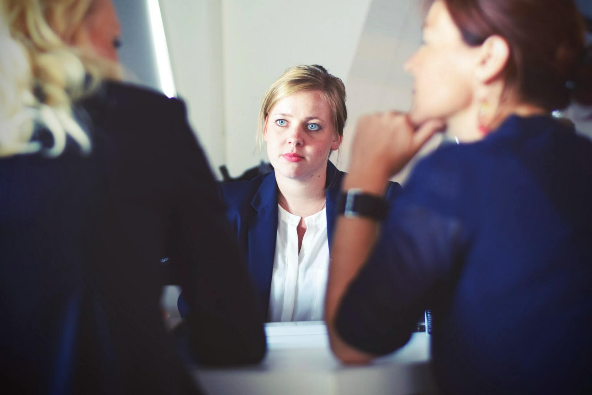 Wie Sie mangelndes Engagement bei Mitarbeiter:innen erkennen (und beheben)